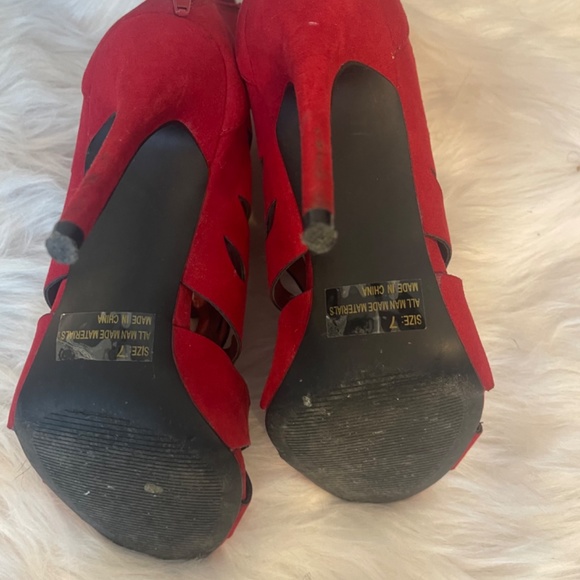 Women’s Red open toe high heels - Picture 3 of 3
